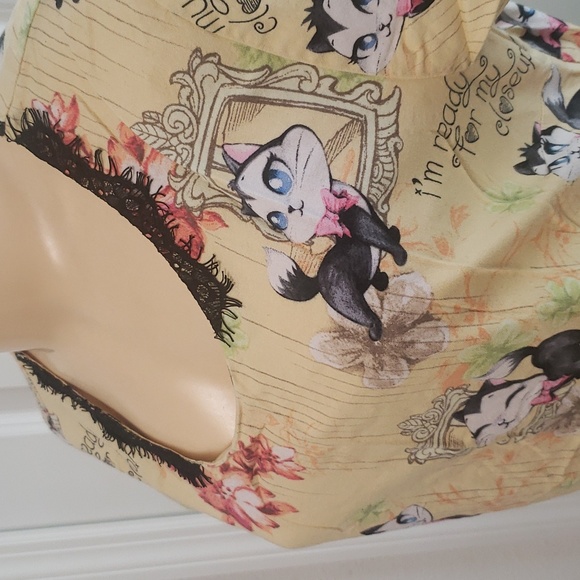 Looney Tunes Cat Scrub - Picture 2 of 5